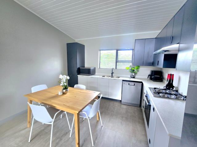 2 Bedroom Apartment / Flat For Sale in Menlo Park