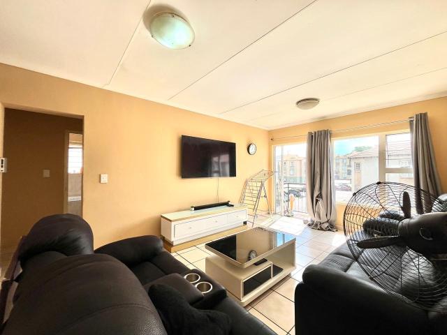 2 Bedroom Apartment / Flat For Sale in Meredale