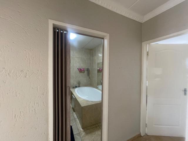 2 Bedroom Apartment / Flat For Sale in Mulbarton
