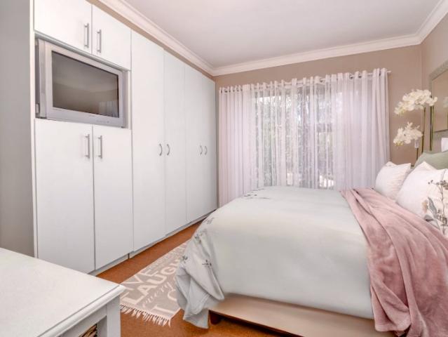 2 Bedroom Apartment / Flat For Sale in Noordheuwel