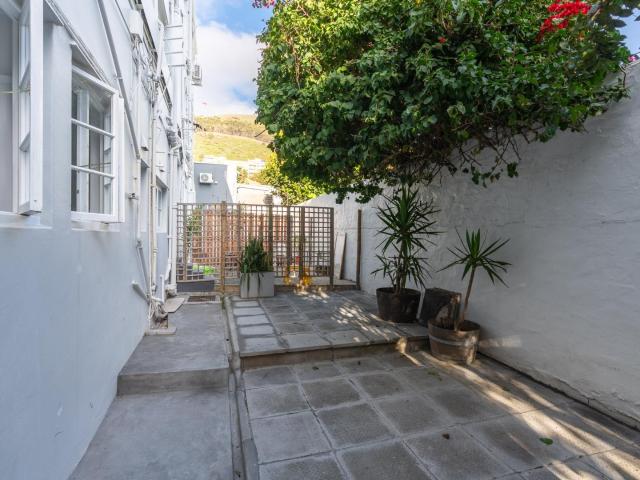 2 Bedroom Apartment / Flat For Sale in Sea Point