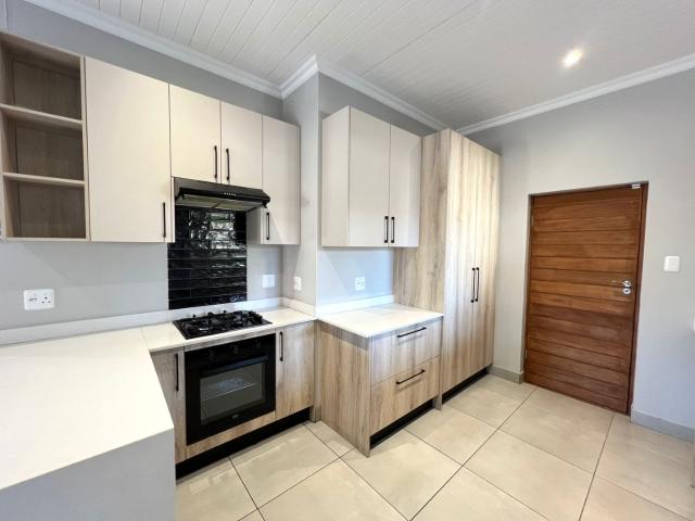2 Bedroom Apartment / Flat For Sale in St Georges Park