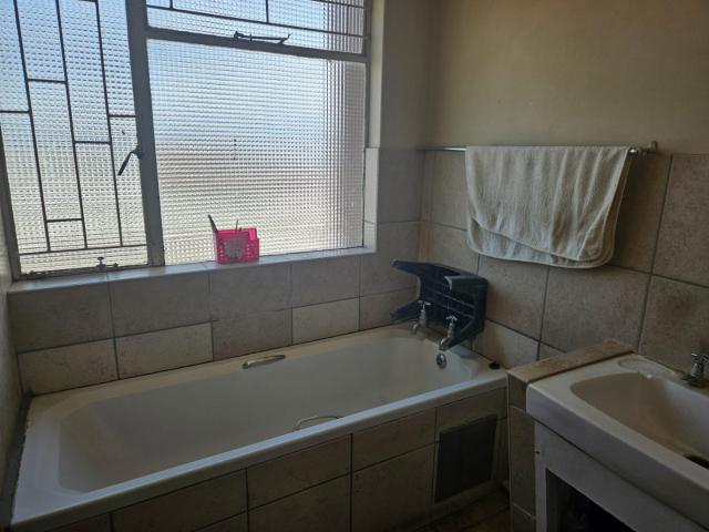 2 Bedroom Apartment / Flat For Sale in Potchefstroom Central