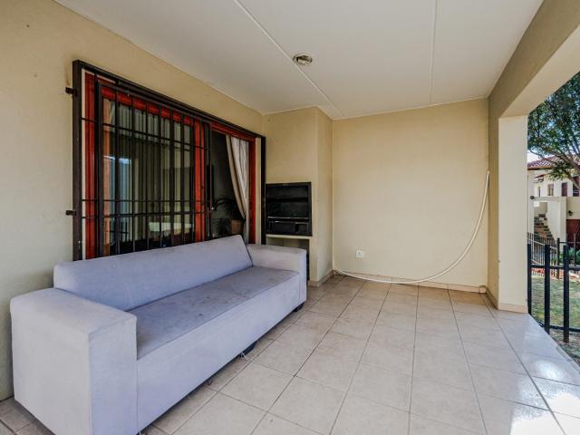 2 Bedroom Apartment / Flat For Sale in Paulshof