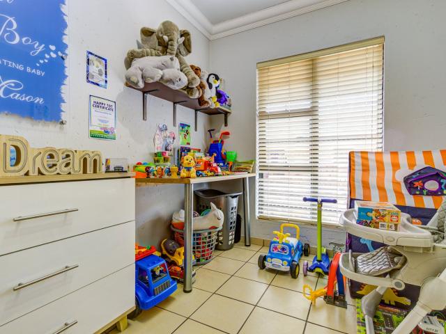 2 Bedroom Apartment / Flat For Sale in Ravenswood