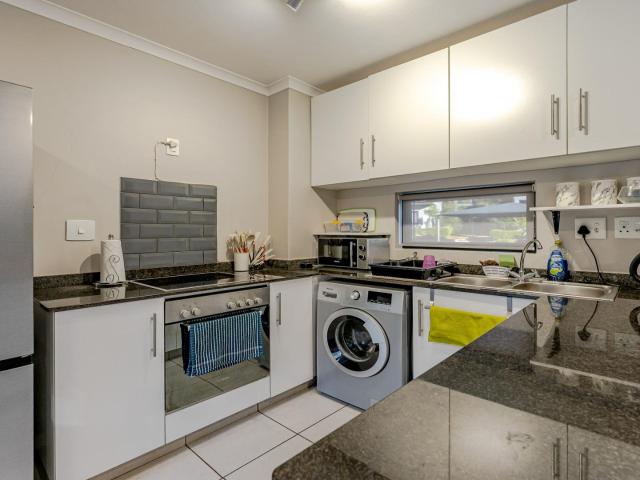 2 Bedroom Apartment / Flat For Sale in Waterfall