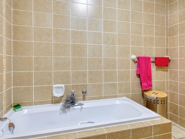 2 Bedroom Apartment / Flat For Sale in Winchester Hills