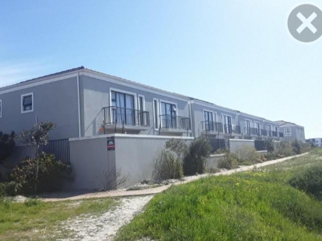 2 Bedroom Apartment / Flat For Sale in Table View