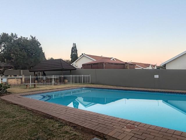 2 Bedroom Apartment / Flat For Sale in Vanderbijlpark SE 3