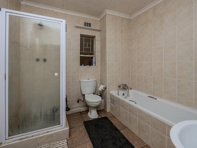 2 Bedroom Apartment / Flat For Sale in Vanderbijlpark SE 2