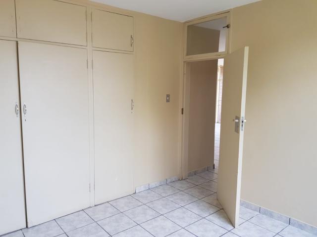 2 Bedroom Apartment / Flat For Sale in Vanderbijlpark SW