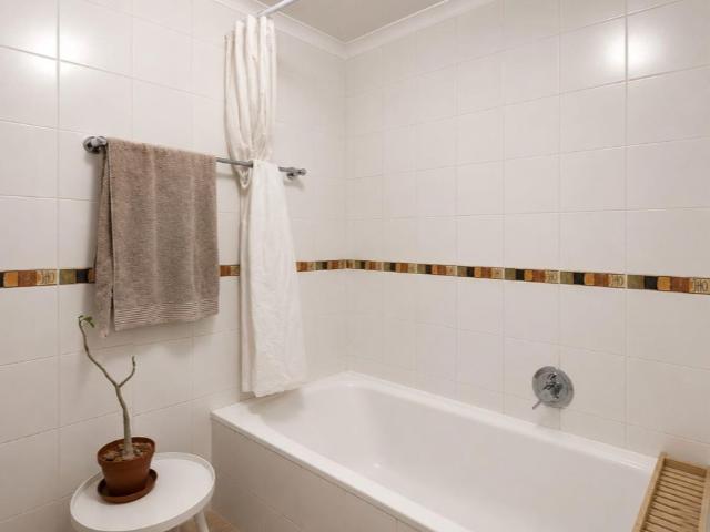 2 Bedroom Apartment / Flat For Sale in Verwoerdpark