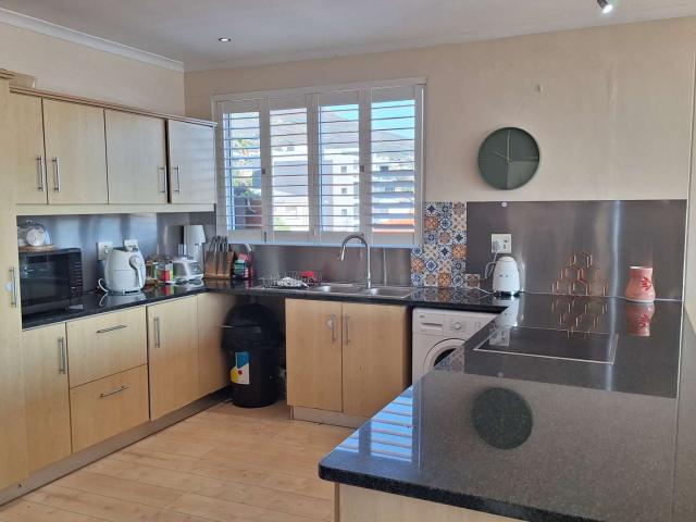 2 Bedroom Apartment / Flat For Sale in Vredehoek