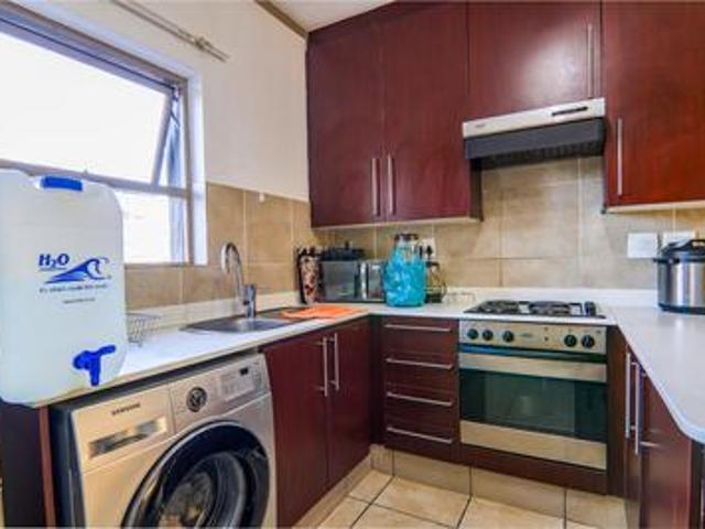2 bedroom apartment /flat on the mar.