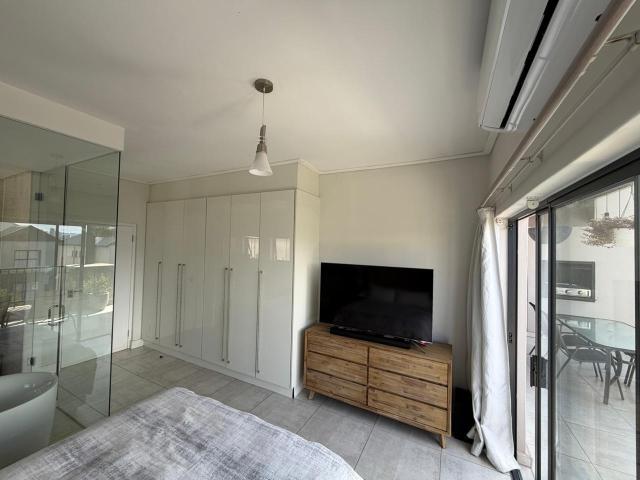 2 Bedroom Apartment / Flat To Rent in The Polofields