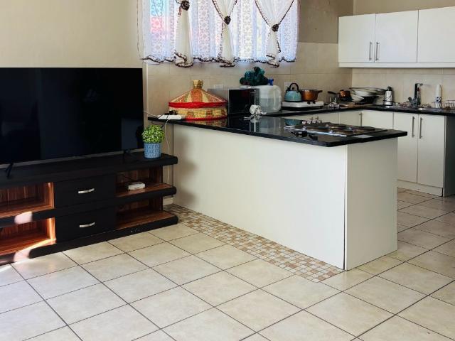 2 Bedroom Apartment / Flat To Rent in Top Town