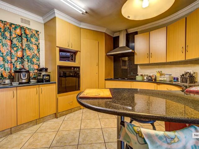 2 Bedroom Apartment / Flat To Rent in Van Riebeeck Park