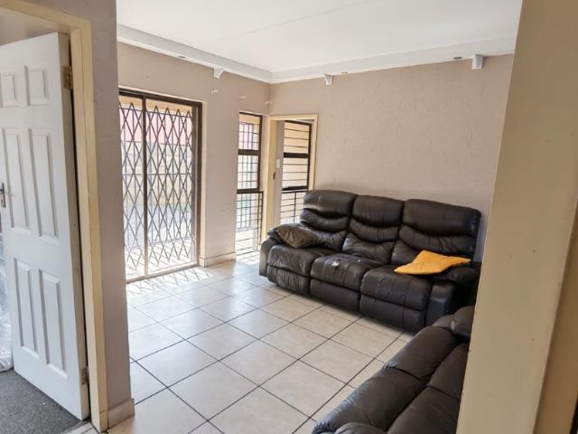 2 Bedroom Apartment / Flat To Rent in Vanderbijlpark SE 6