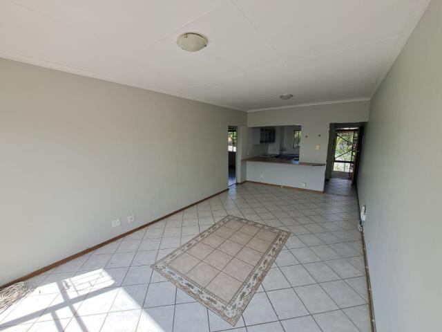2 Bedroom Apartment / Flat To Rent in Waterkloof Glen