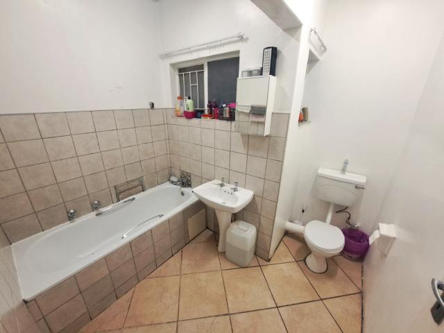 2 Bedroom Apartment / Flat To Rent in Waterkloof Glen