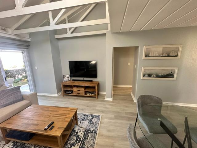 2 Bedroom Apartment / Flat To Rent in Waterkloof Heights