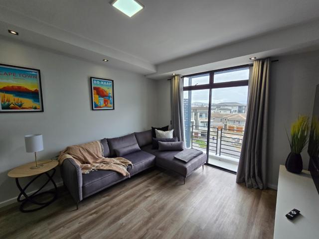 2 Bedroom Apartment / Flat To Rent in Waves Edge