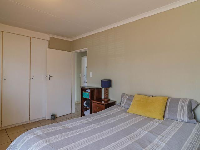 2 Bedroom Apartment / Flat To Rent in Weltevreden Park