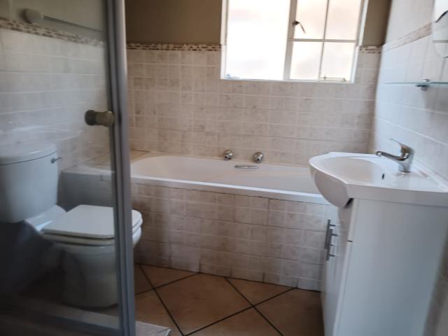 2 Bedroom Apartment / Flat To Rent in Wilgeheuwel