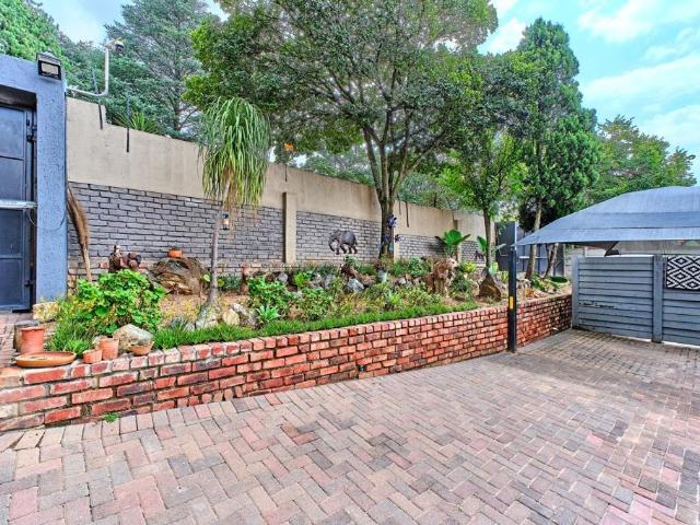 2 Bedroom Apartment / Flat To Rent in Woodmead