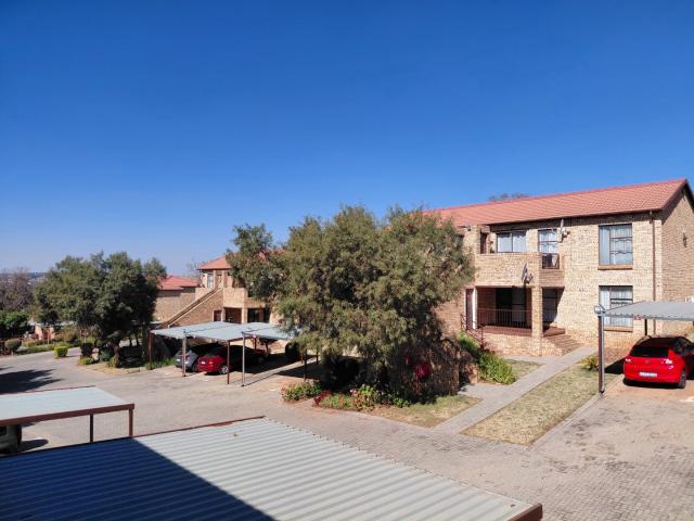 2 Bedroom Apartment / Flat To Rent in Amorosa