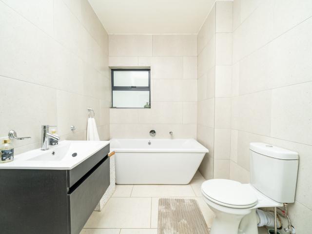 2 Bedroom Apartment / Flat To Rent in Bartlett