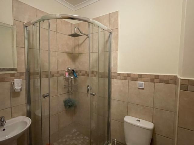 2 Bedroom Apartment / Flat To Rent in Barbeque Downs
