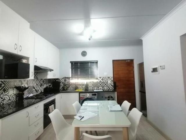 2 Bedroom Apartment / Flat to Rent in Barbeque Downs