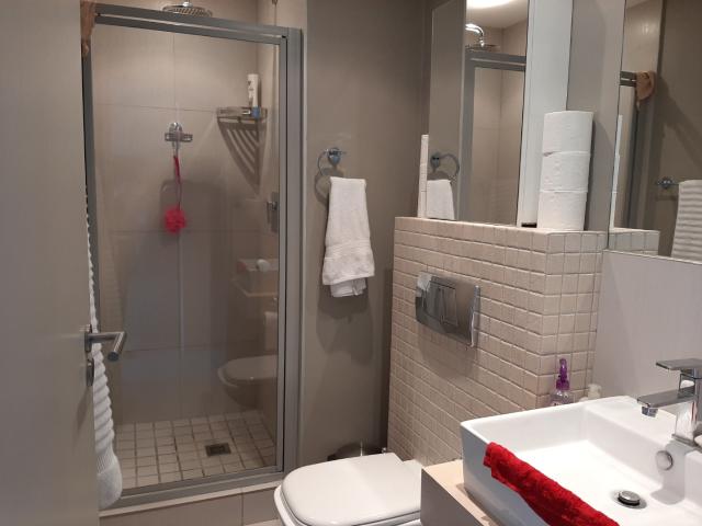2 Bedroom Apartment / Flat To Rent in Bloubergrant