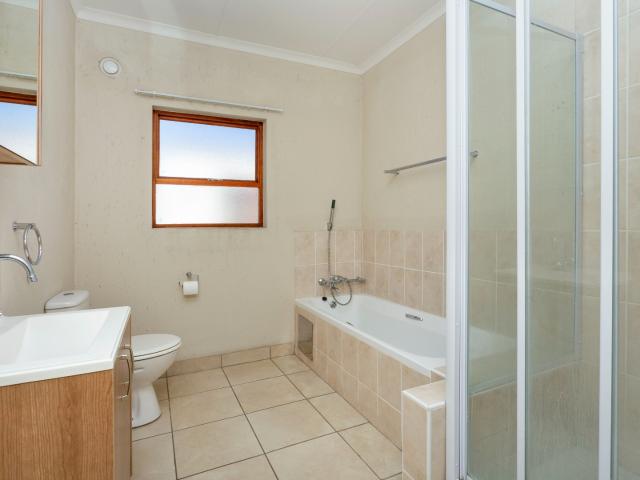 2 Bedroom Apartment / Flat To Rent in Douglasdale