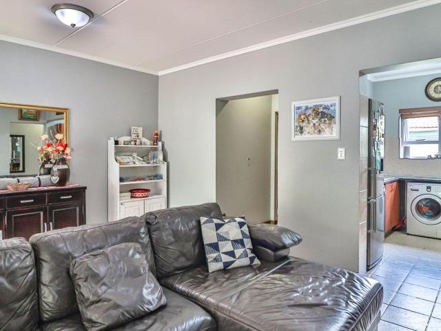 2 Bedroom Apartment / Flat To Rent in Eagle Canyon Golf Estate