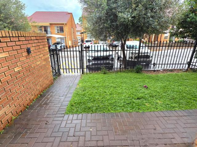 2 Bedroom Apartment / Flat To Rent in Elarduspark