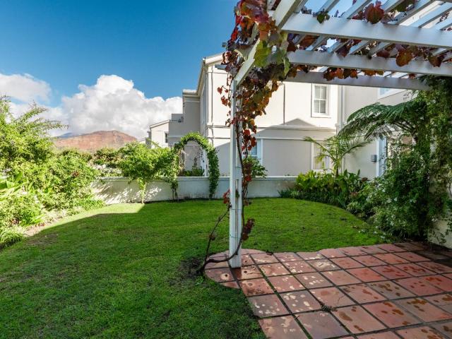 2 Bedroom Apartment / Flat To Rent in Franschhoek