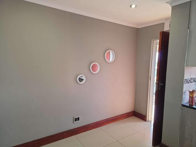 2 Bedroom Apartment / Flat To Rent in Golden Acres Estate