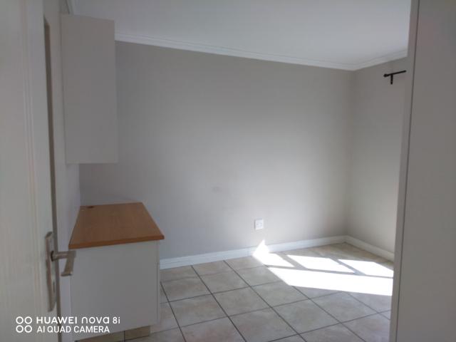 2 Bedroom Apartment / Flat To Rent in Grahamstown Central