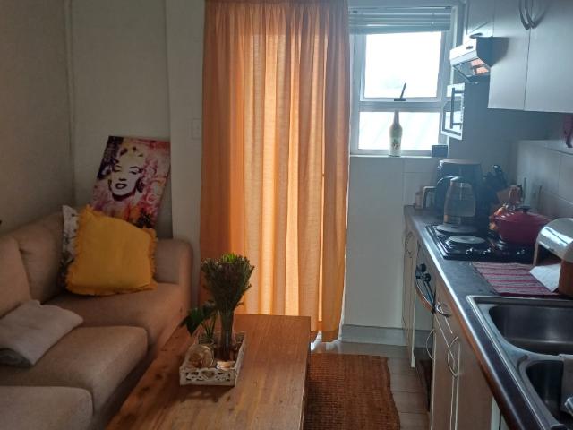 2 Bedroom Apartment / Flat To Rent in Grahamstown Central