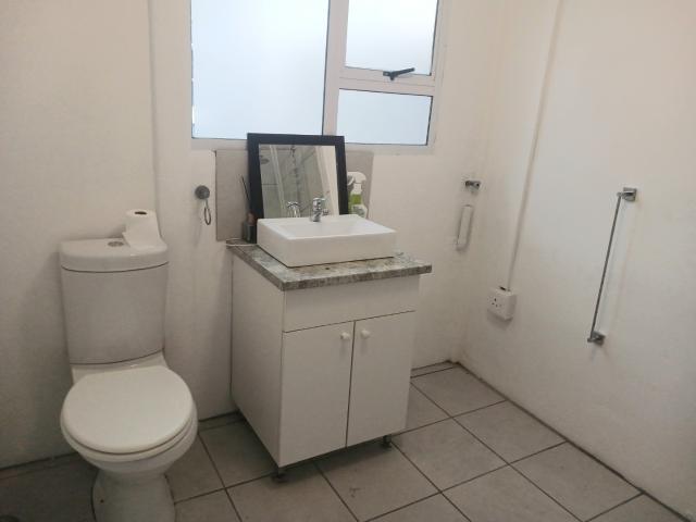2 Bedroom Apartment / Flat To Rent in Grassy Park