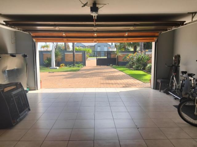 2 Bedroom Apartment / Flat To Rent in Helderwyk