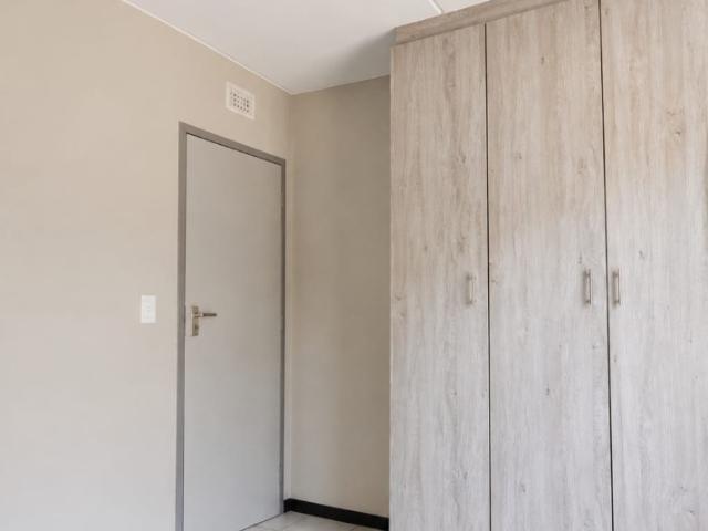 2 Bedroom Apartment / Flat To Rent in Heuweloord