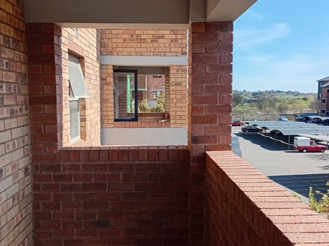 2 Bedroom Apartment / Flat To Rent in Heuweloord