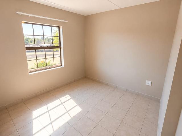 2 Bedroom Apartment / Flat To Rent in Heuweloord