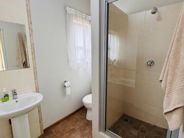 2 Bedroom Apartment / Flat To Rent in Honeydew Grove