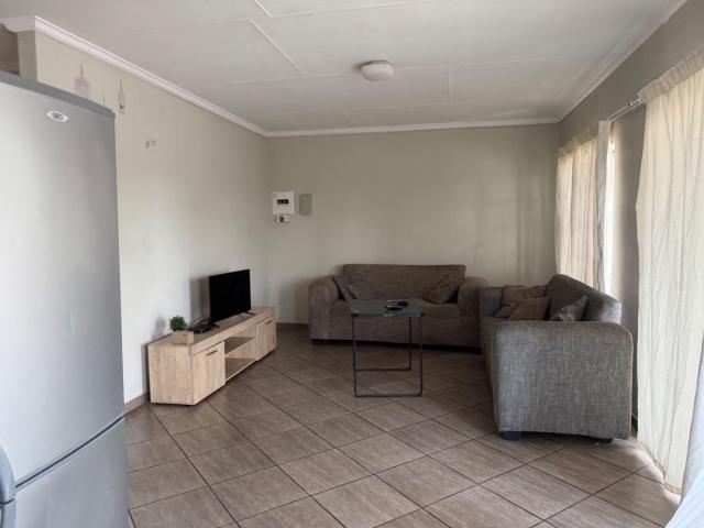 2 Bedroom Apartment / Flat To Rent in Hoeveld Park