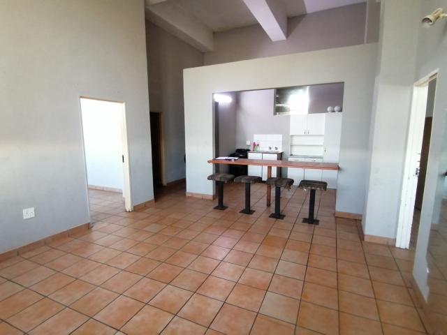 2 Bedroom Apartment / Flat To Rent in Kroonstad Central