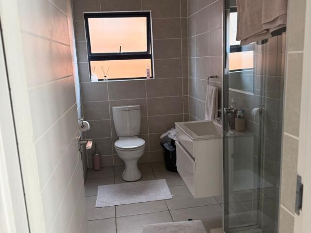 2 Bedroom Apartment / Flat To Rent in Linbro Park